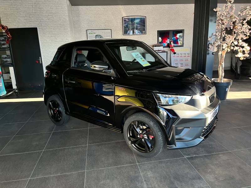 Ligier JS50 Ultimate Noir Intense – Disponible fin novembre dans votre Ligier Store !