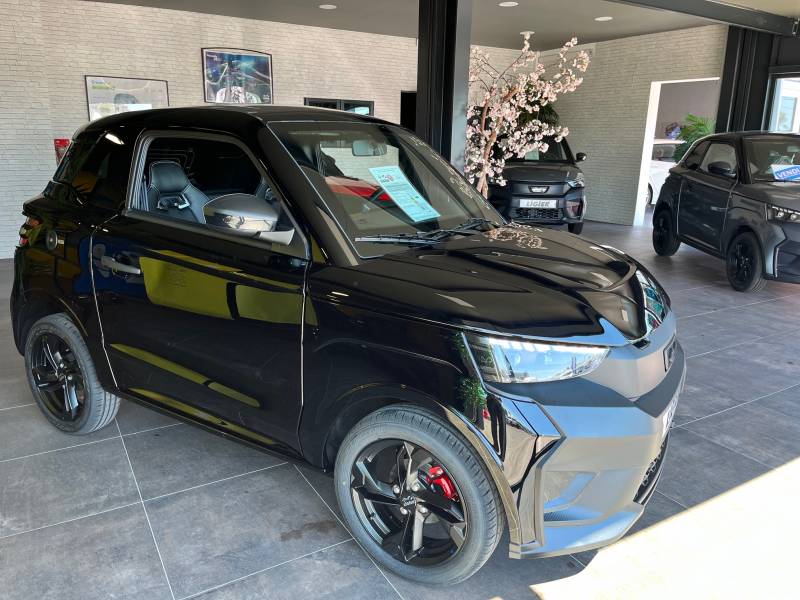 Ligier Store Brun Prestige Motors à Puget sur Argens : la nouvelle Ligier JS50C PH5 ÉLITE E5+ – Élégance, Sobriété et Technologie à l’état pur !